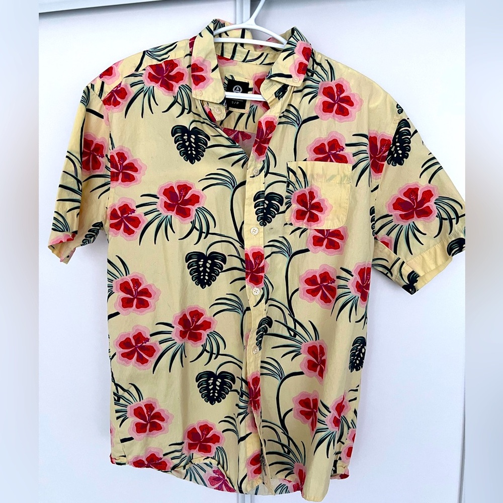 Amnesia Hawaiian Shirt size S
